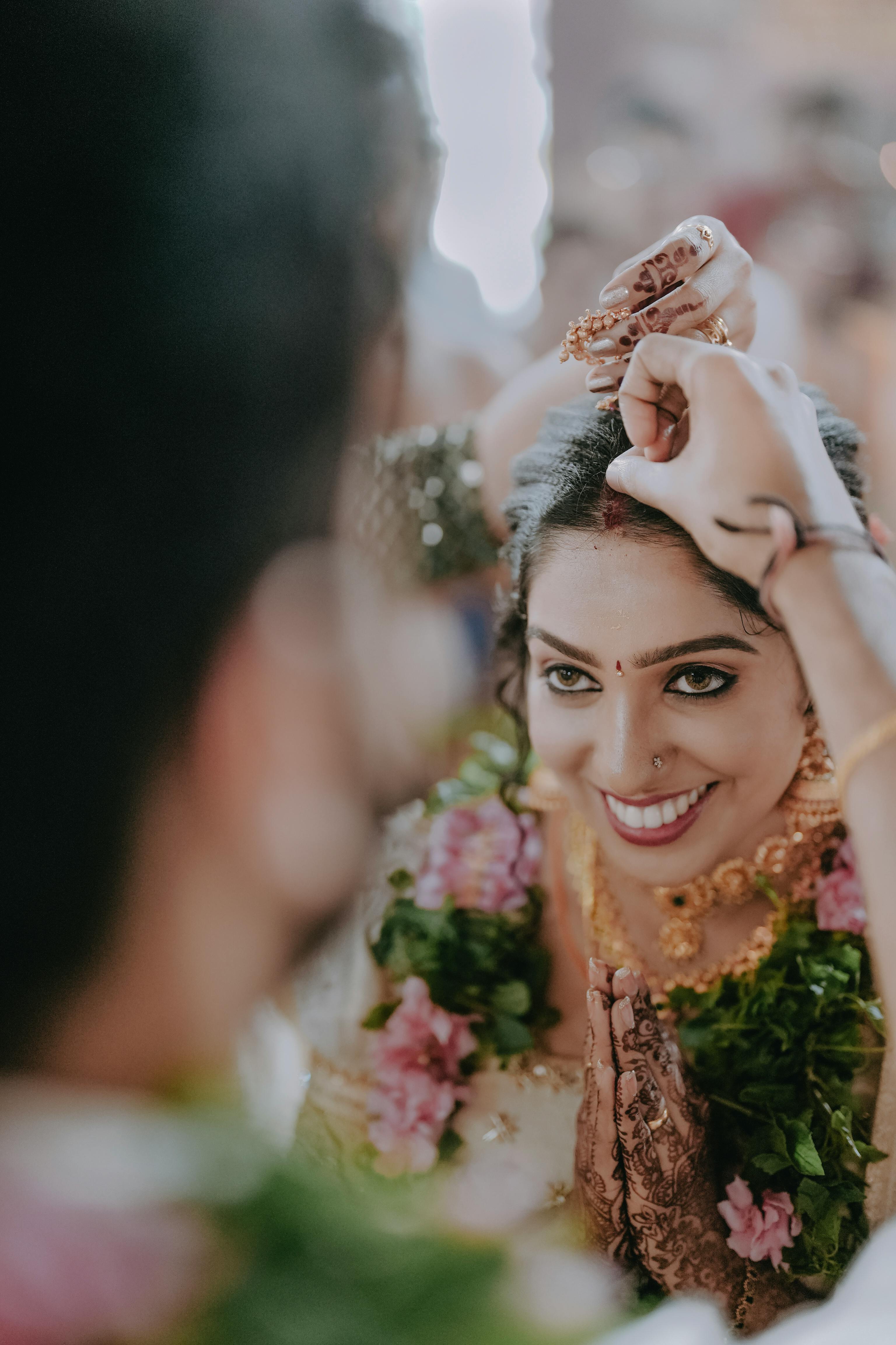 https://images.pexels.com/photos/20616427/pexels-photo-20616427/free-photo-of-a-bride-in-a-traditional-indian-wedding.jpeg?auto=compress&cs=tinysrgb&w=1260&h=750&dpr=1