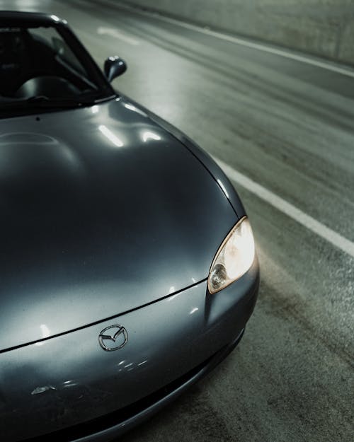Безкоштовне стокове фото на тему «Mazda MX-5, автомобіль, вертикальні постріл»