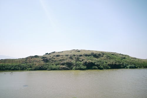 丘, 川, 晴天の無料の写真素材