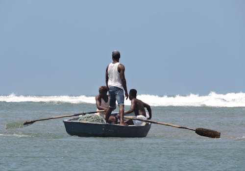 A group of people in a boat on the ocean