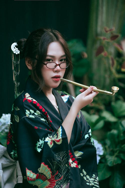 Kostenloses Stock Foto zu asiatische frau, brille, eleganz