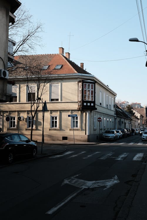 Foto d'estoc gratuïta de aparcat, belgrad, carrer