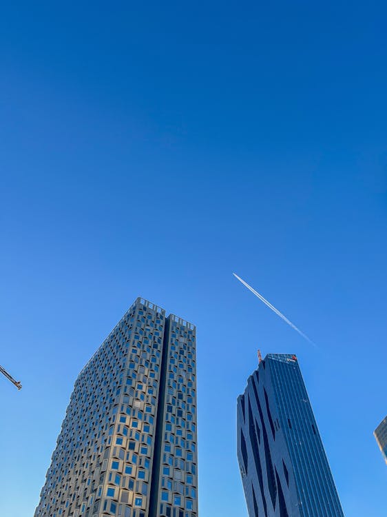 Kostnadsfri bild av blå himmel, blockbyggnad, byggnad