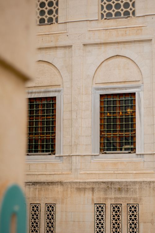 Free Detailed view of a historic building facade in Ankara, Türkiye, showcasing barred windows. Stock Photo