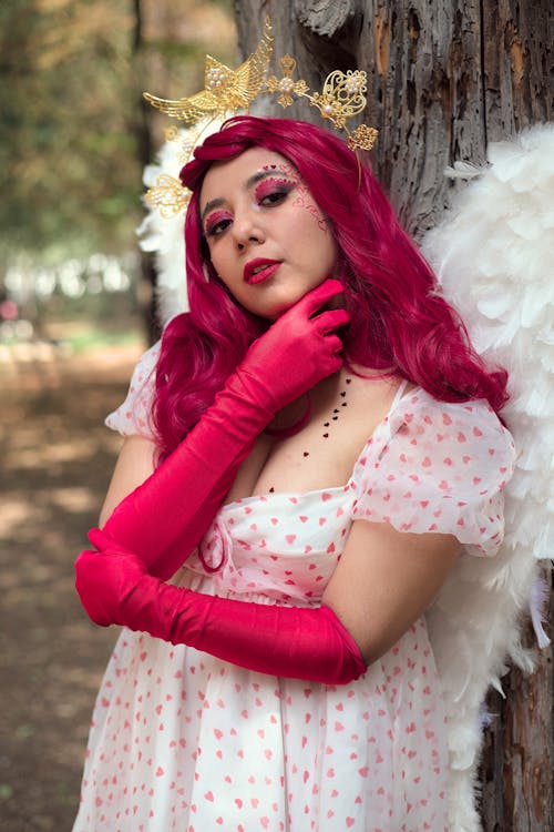 Foto profissional grátis de anjo, asas, cabelo cor-de-rosa