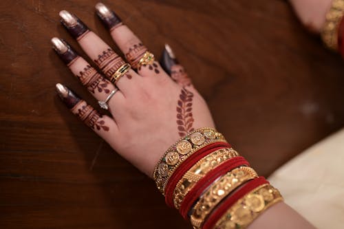 Darmowe zdjęcie z galerii z biżuteria, bransoletki, farba