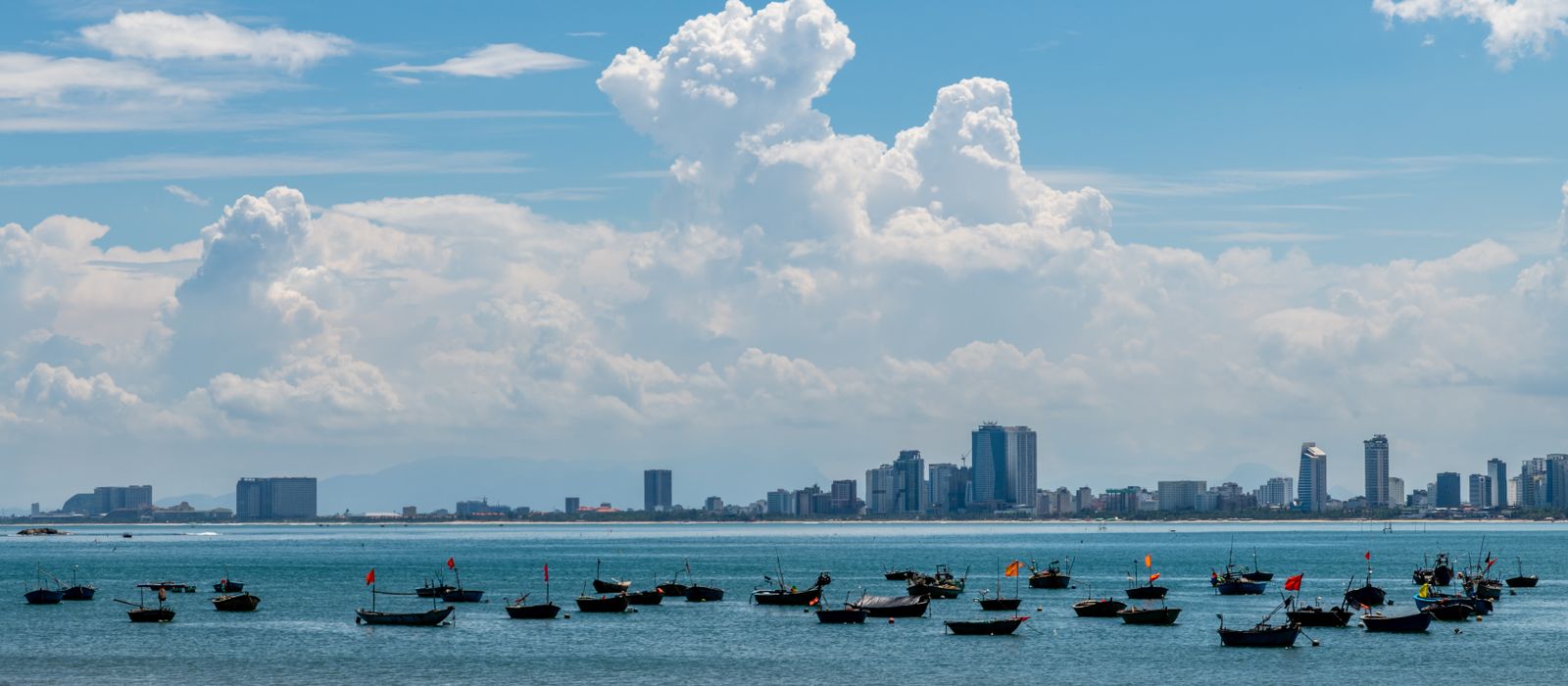 Beautiful view of Da Nang cityscape with boats in the foreground on a sunny day. — flights from Vientiane to Da Nang