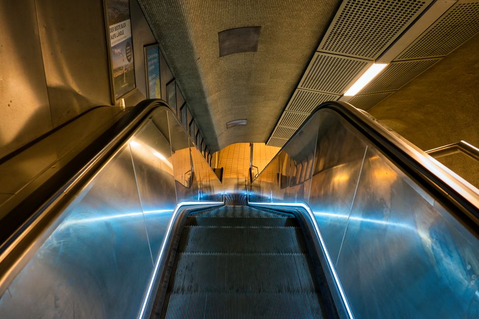 Broken Elevator at Parliament Station Leaves Mom and Kids Stranded
