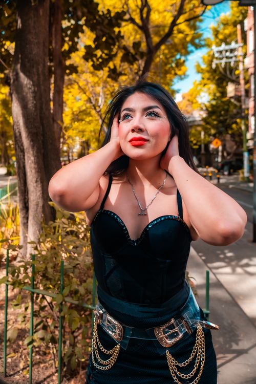 Free Portrait of a fashionable woman on a vibrant city street in Mexico City. Stock Photo