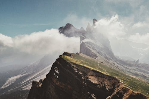 aşınmış, bulut, dağlar içeren Ücretsiz stok fotoğraf