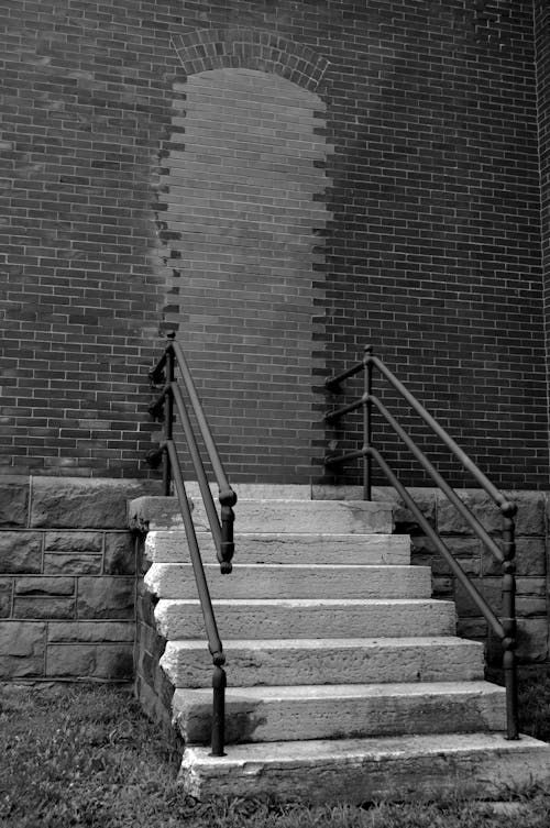 Fotobanka s bezplatnými fotkami na tému čierny a biely, opustený, schody