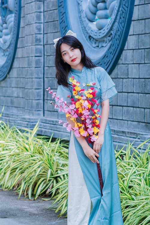Foto stok gratis bunga-bunga, fotografi mode, gaun biru