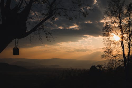 Immagine gratuita di alba, catena montuosa, cielo drammatico