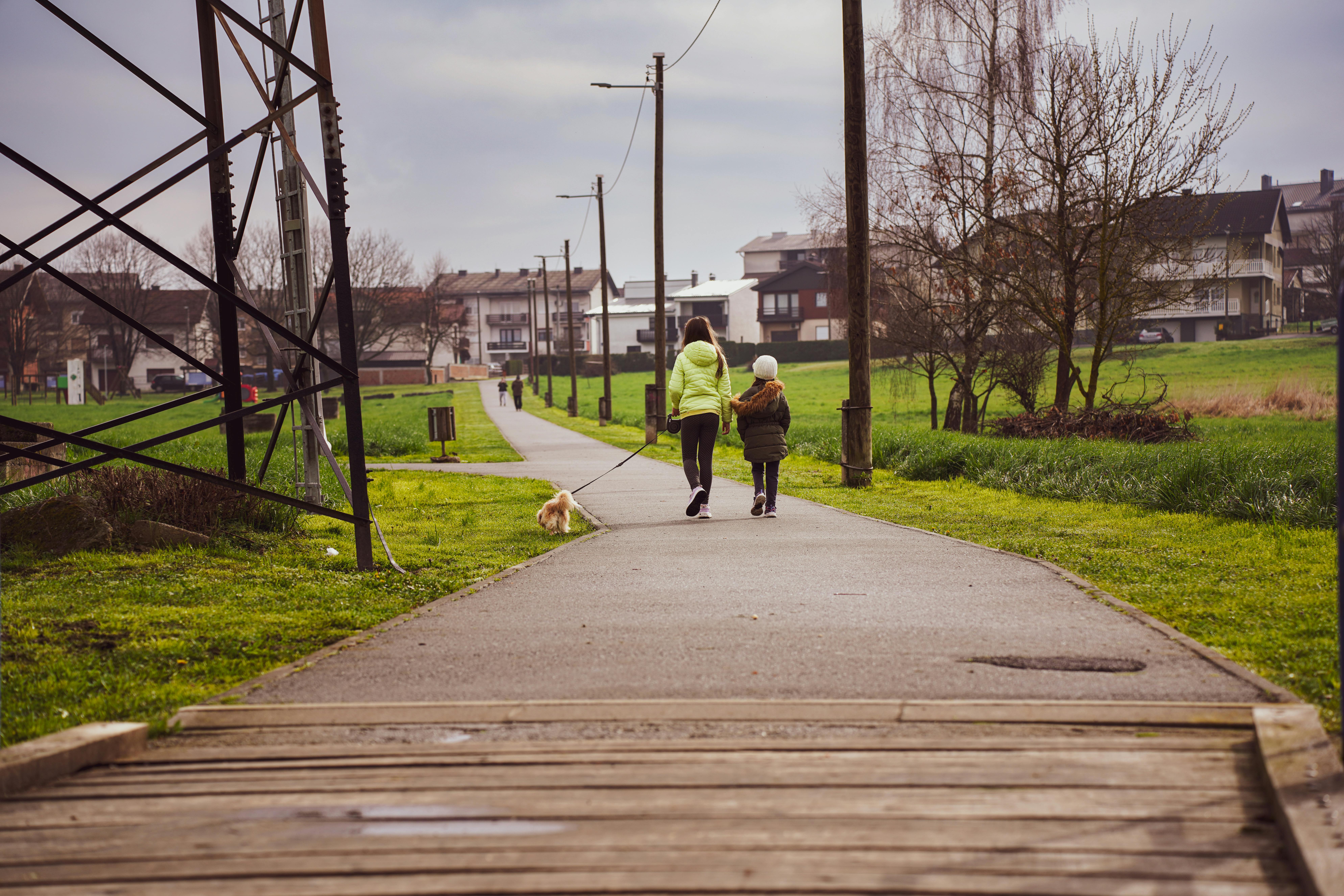 Better integrating walking and public transport is key to enhance active mobility, shows UN policy brief — Photo by Vladimir 
