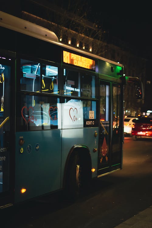 Foto stok gratis bis, jalan-jalan kota, kendaraan umum