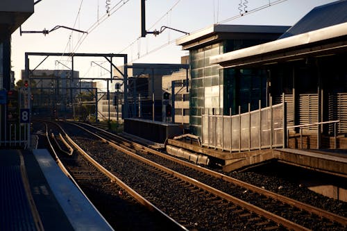기차 선로, 기차역, 대중교통의 무료 스톡 사진