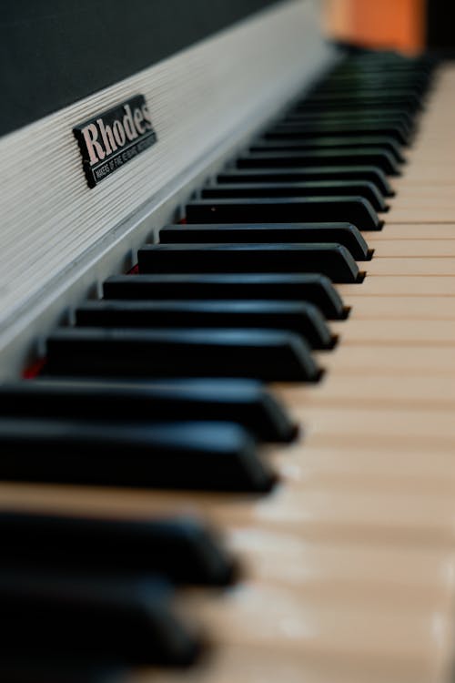 A close up of a piano keyboard