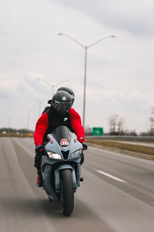 垂直拍攝, 安全帽, 摩托車 的 免費圖庫相片
