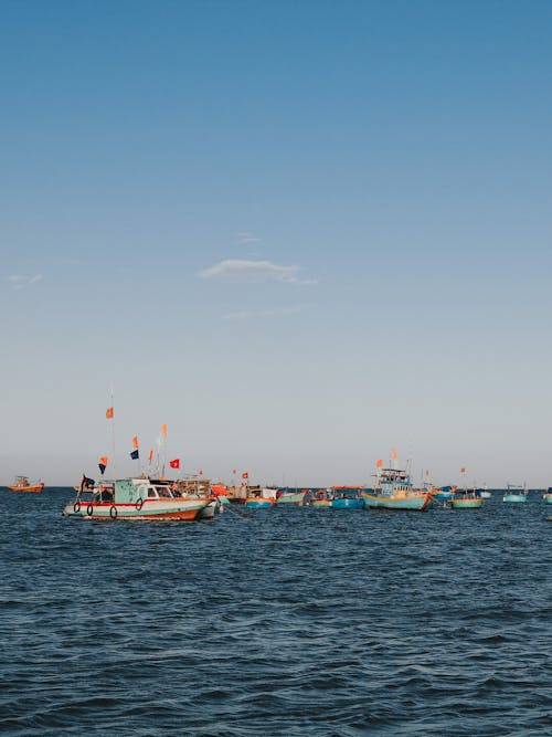 Kostenloses Stock Foto zu klarer himmel, meer, motorboote