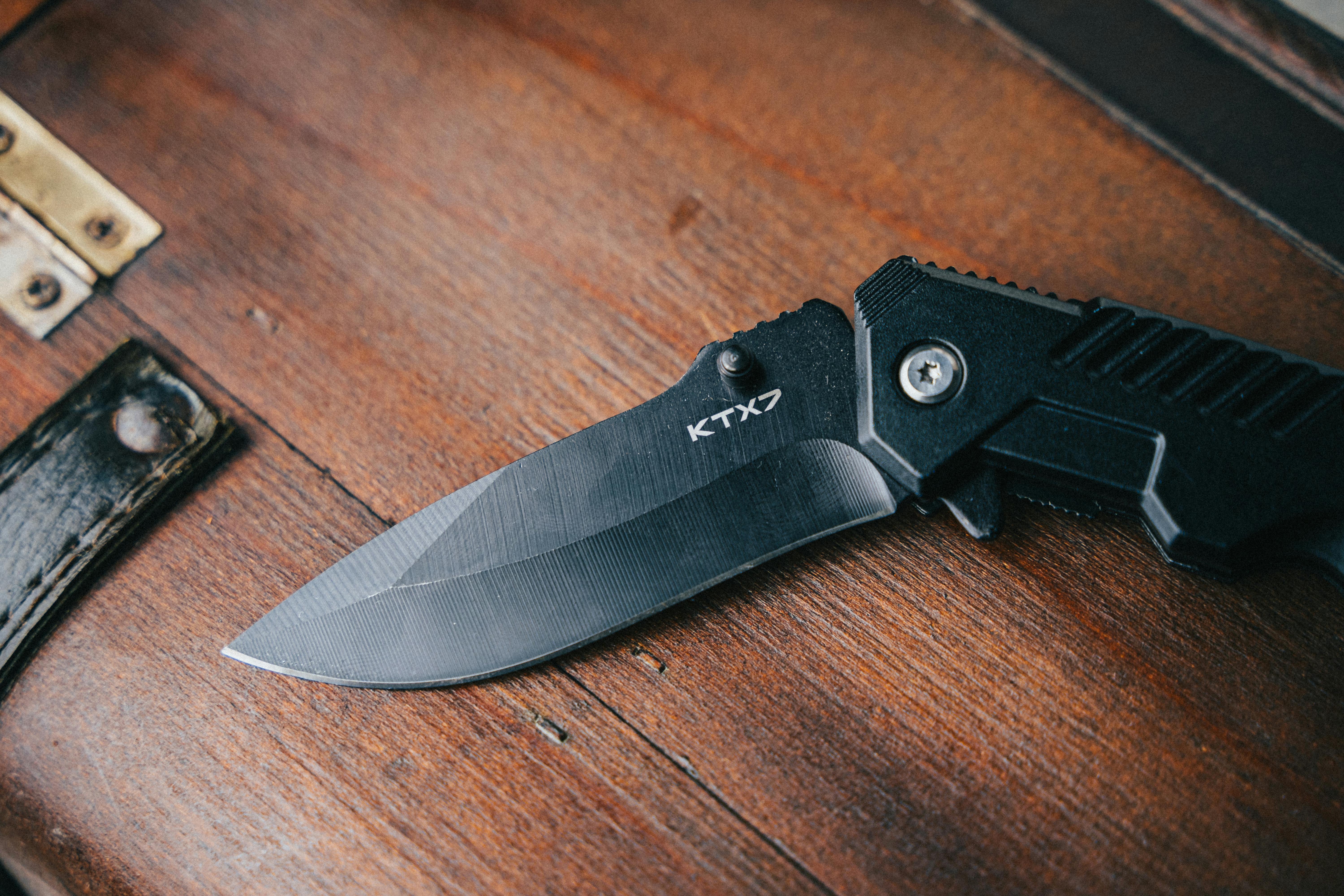 Using the wrong blade shape for bushcraft tasks