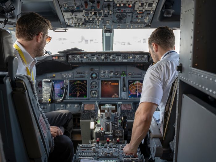 Aircraft cockpit instrument panel