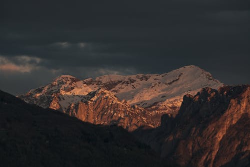 The sun sets over the mountains in this photo