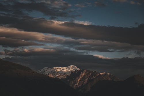 Fotobanka s bezplatnými fotkami na tému hory, krajina, mraky