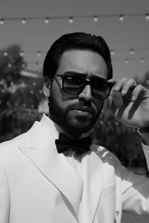 Free Portrait of Man in Sunglasses and Suit in Black and White Stock Photo