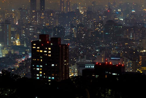 Free A city skyline at night Stock Photo