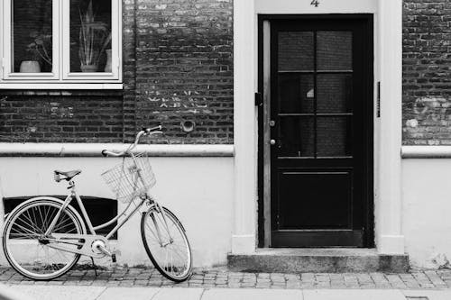 Foto d'estoc gratuïta de bici, cistell, edifici