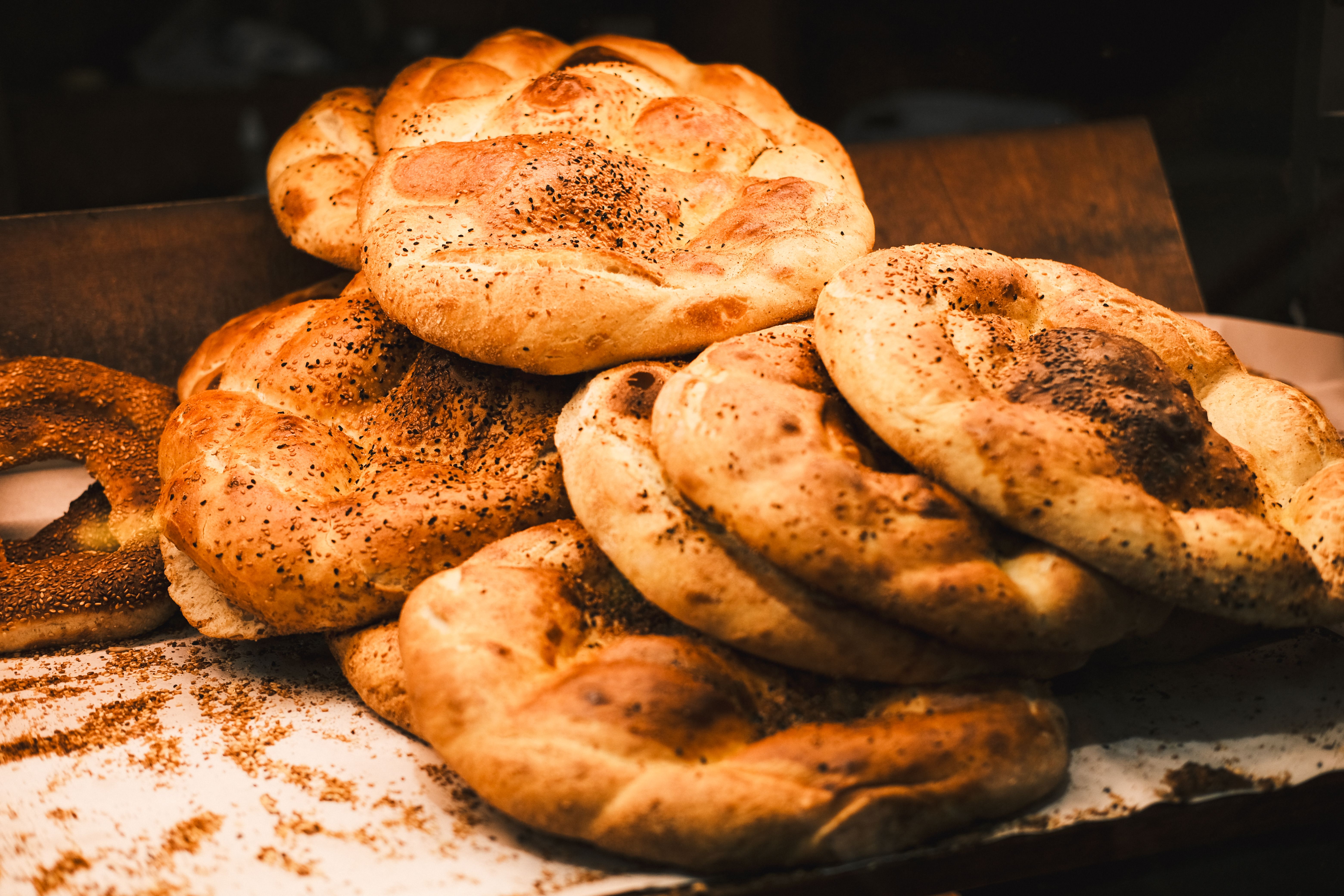 Flaky Naan & Curry with Melted Cheddar