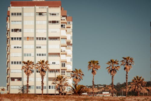 Foto profissional grátis de à beira mar, ao ar livre, apartamento