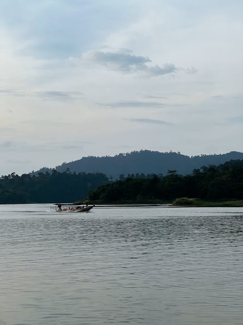 Foto stok gratis berperahu, bukit, danau