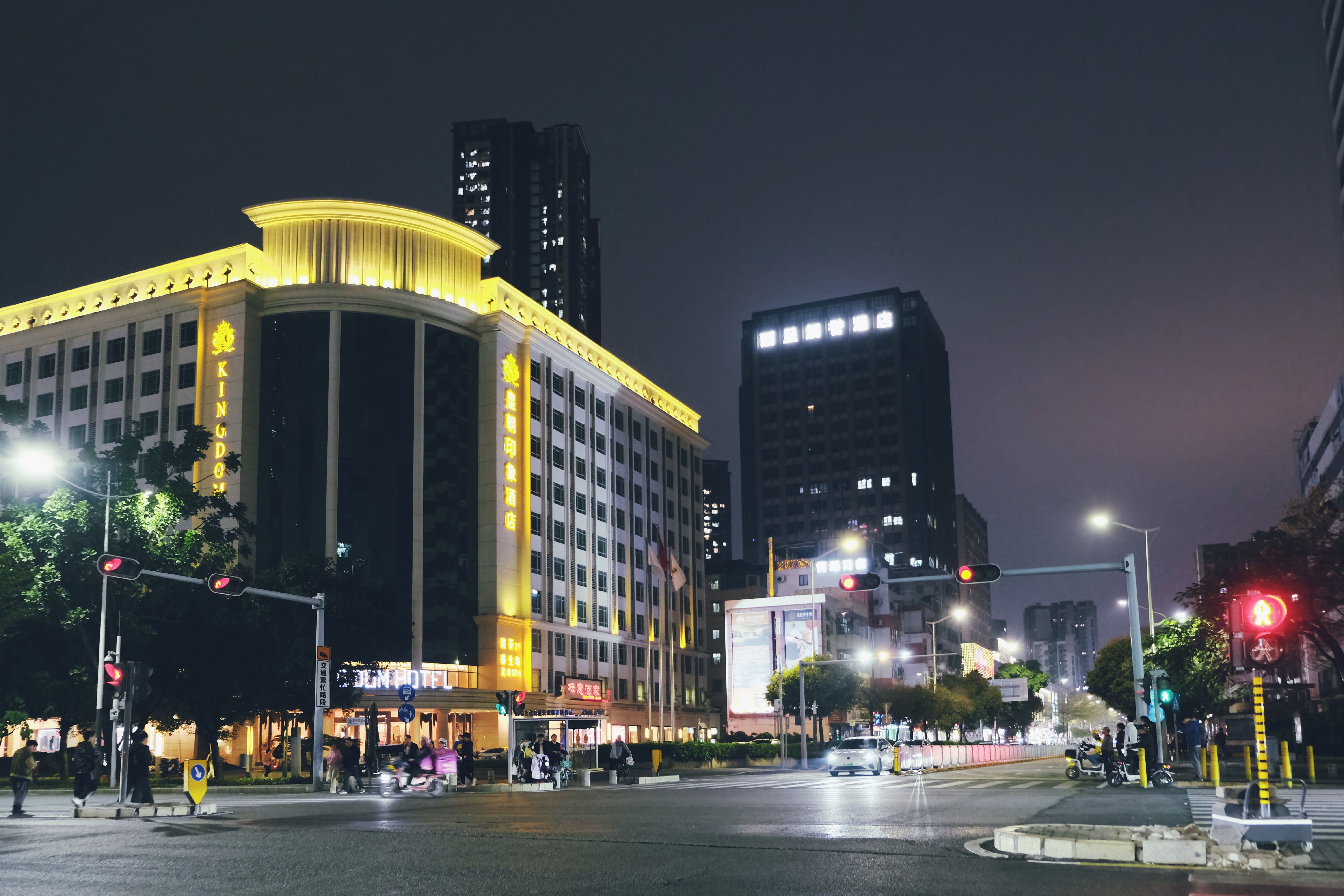 Uber says its new hotel booking feature will save you money. We tested it. — Photo by KJ Brix on Pexels