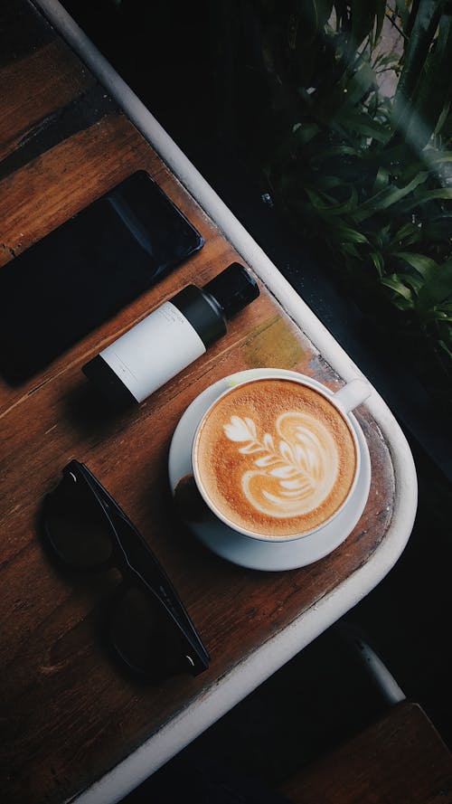 Immagine gratuita di caffè, cappuccino, occhiali da sole