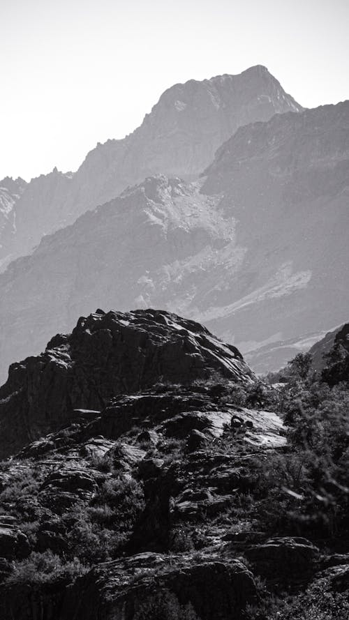 Kostenloses Stock Foto zu berge, gebirge, schwarz und weiß