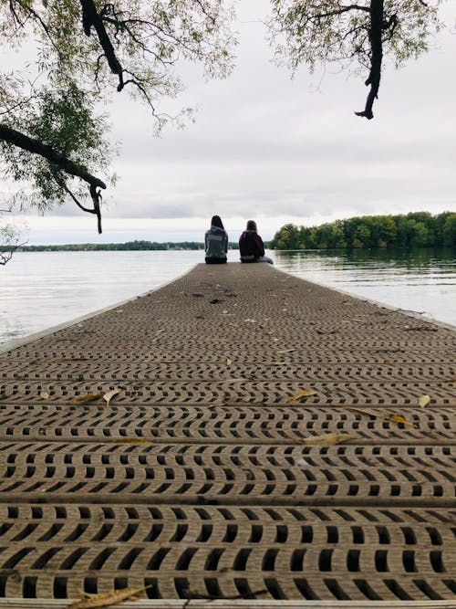 Fotobanka s bezplatnými fotkami na tému jazero, pohľad zozadu, prechádzka po móle