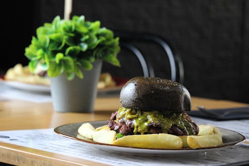 Fotos de stock gratuitas de bollo de carbón, bollo negro, fotografía de comida