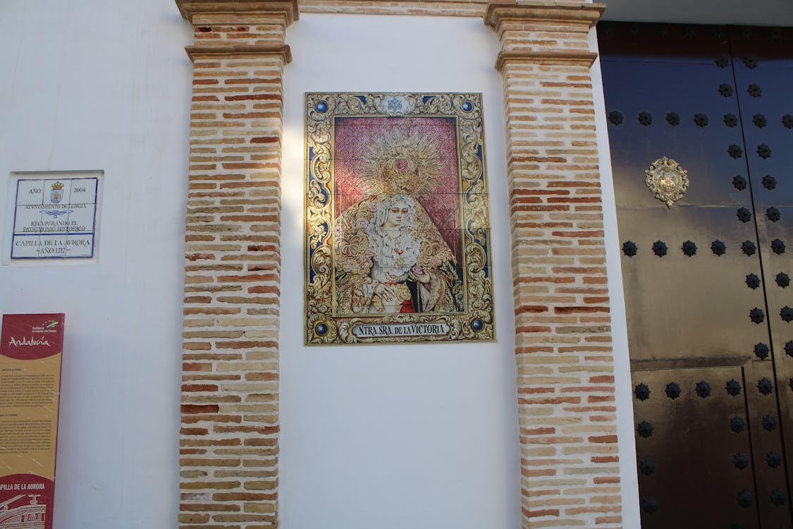 mosaico en la fachada de la capilla - fotografía 4