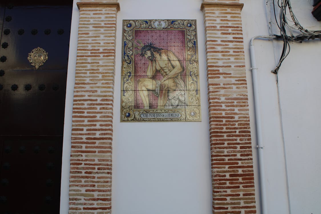 mosaico en la fachada de la capilla - fotografía 3