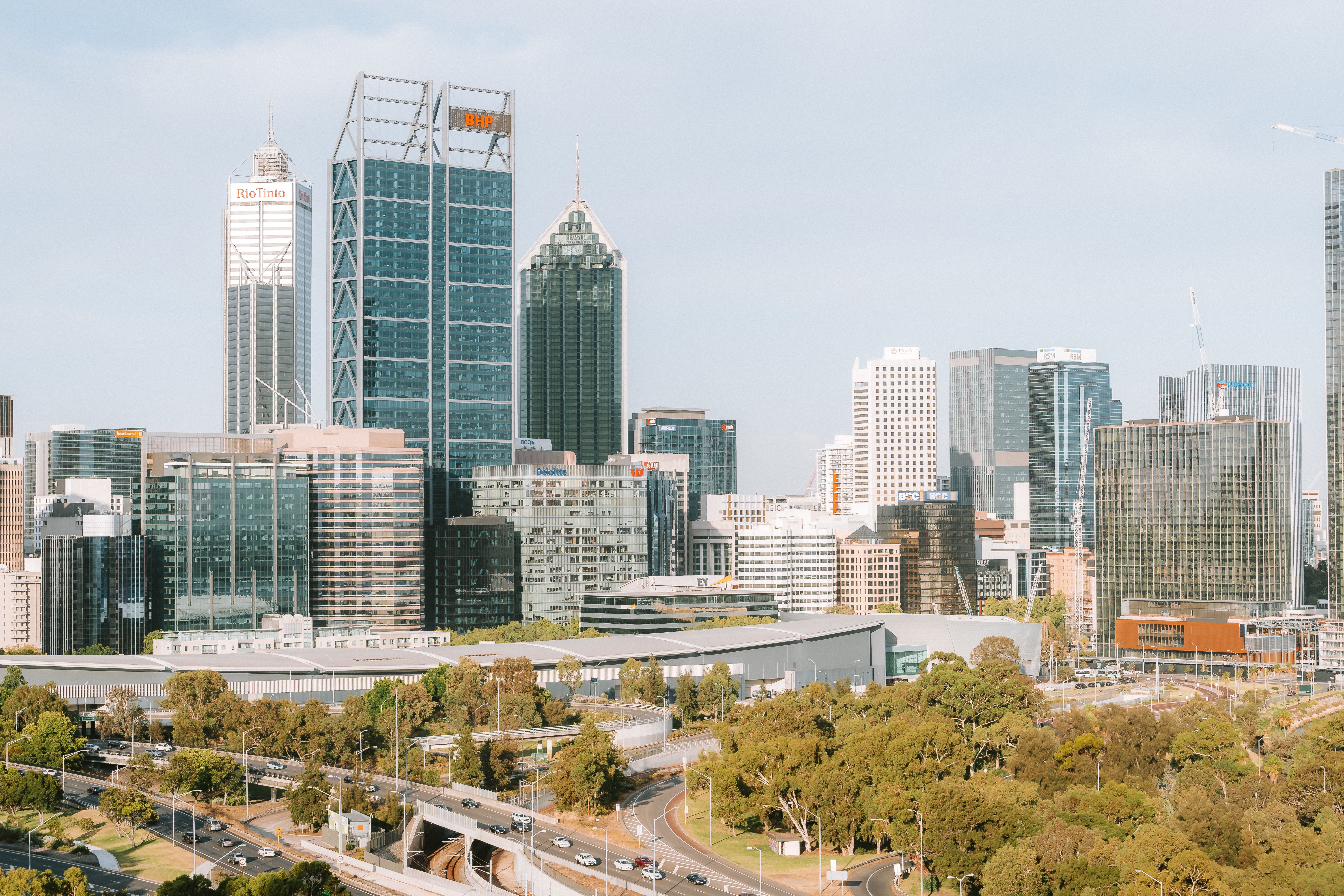 A city skyline with tall buildings and trees · Free Stock Photo
