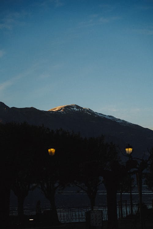 垂直拍摄, 山, 晚間 的 免费素材图片