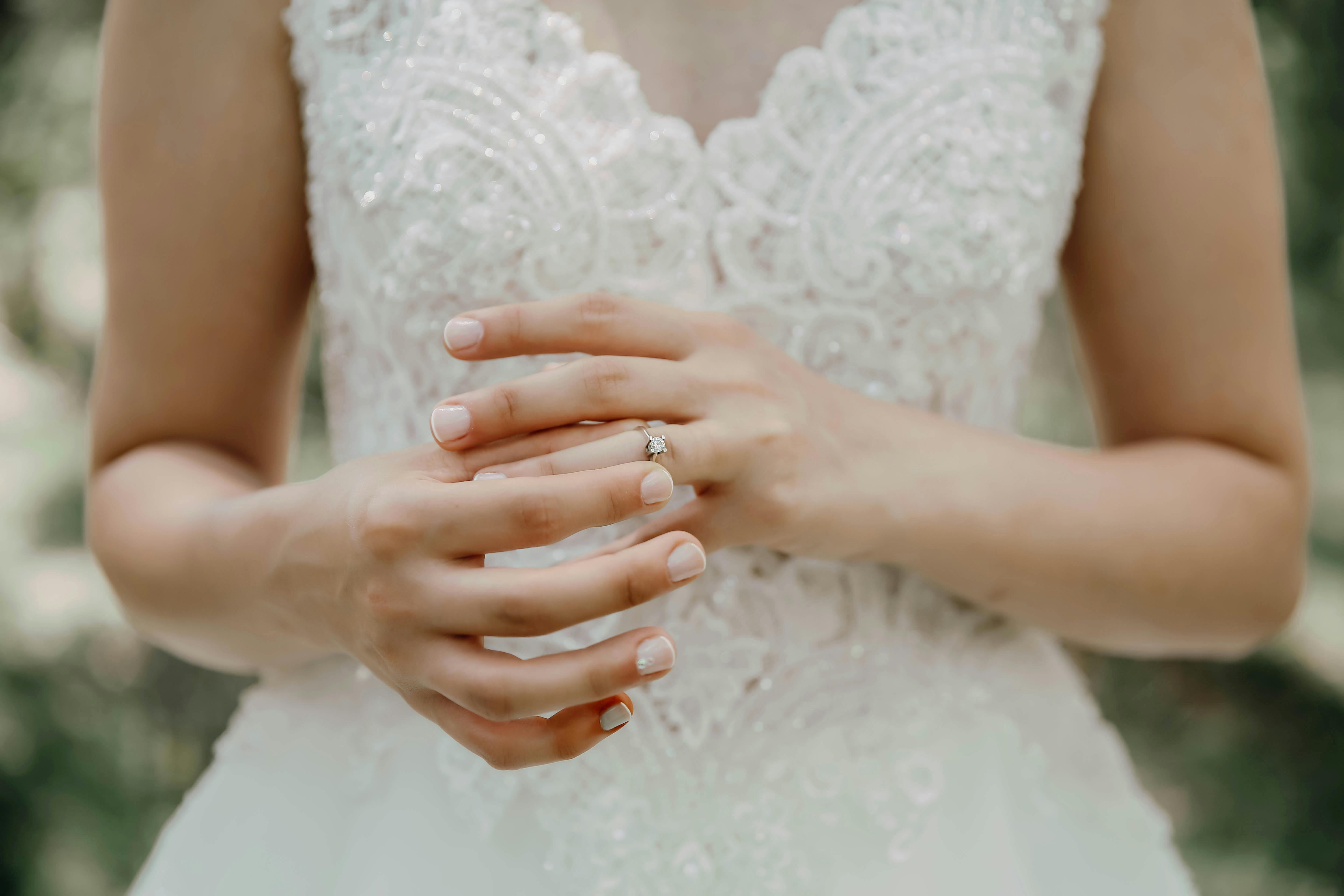 Dear Annie: I said yes to being maid of honor, not to planning, hosting all wedding events for free — Photo by Melike  B on P