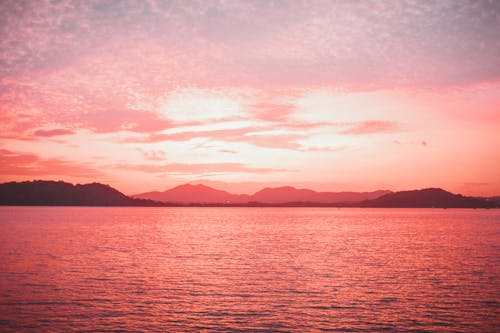 Free Silhouette of Mountain Near Body of Water Stock Photo