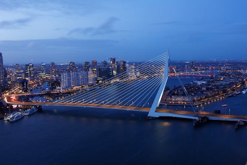 Gratis stockfoto met architectuur, avond, binnenstad