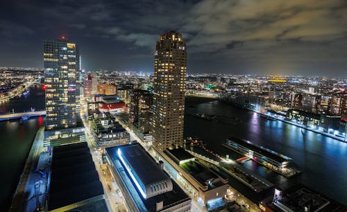 Foto profissional grátis de arquitetura contemporânea, arranha-céus, cair da noite