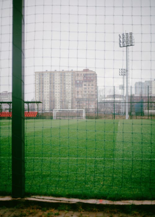 Základová fotografie zdarma na téma budovy, fotbal, hřiště