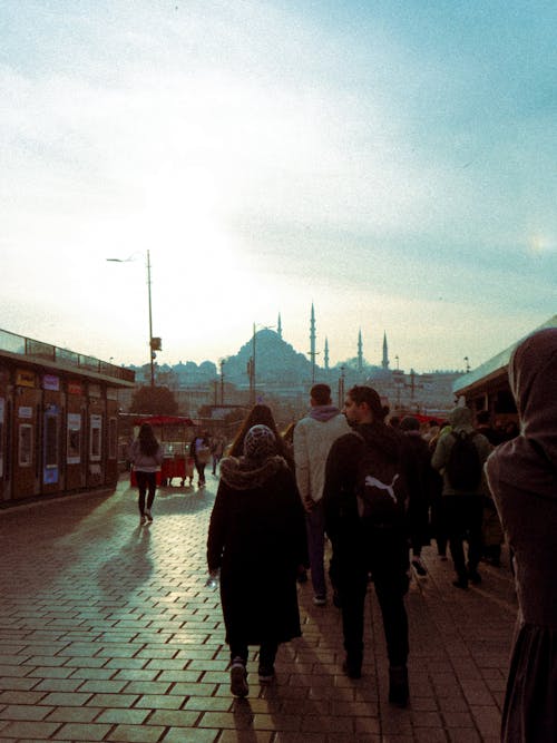 arkadan aydınlatılmış, cami, dikey atış içeren Ücretsiz stok fotoğraf