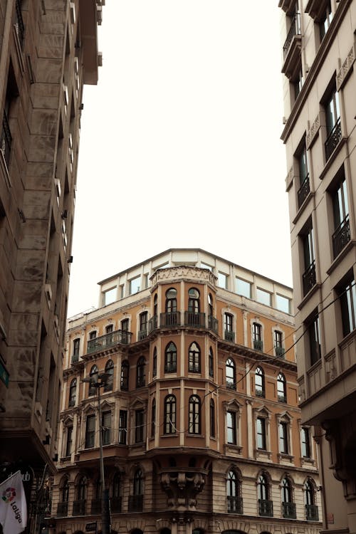 A view of a city street with buildings