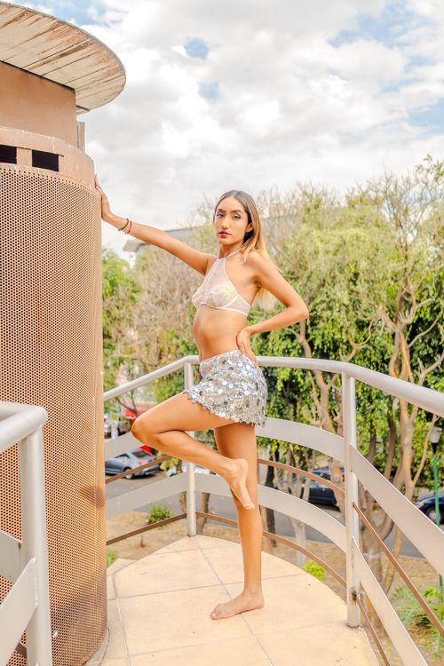 Free Stylish woman in a modern outfit posing on a balcony in Ciudad de México, highlighting urban fashion trends. Stock Photo
